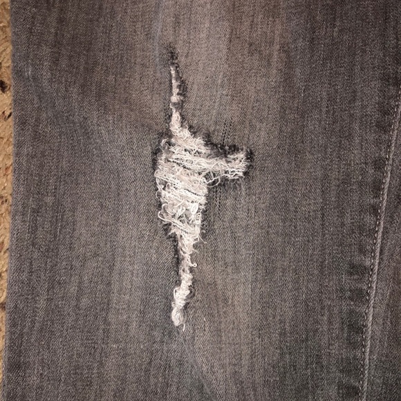 NEVER WORN🔥Women’s Old navy RockstarMidrise Jeans - Picture 2 of 7